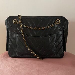 *RARE* Chanel 70s Black V-Quilted Leather Gold Lion Charm Shoulder Bag